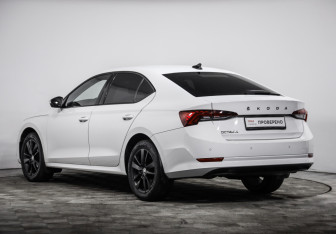 Подержанный автомобиль Skoda Octavia Liftback 2021 года (7 фото)