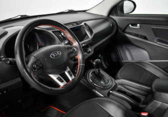Подержанный автомобиль Kia Sportage 2013 года (9 фото)
