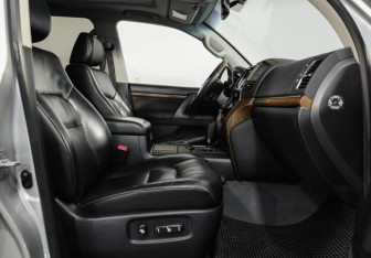 Подержанный автомобиль Toyota Land Cruiser Suv 2014 года (29 фото)