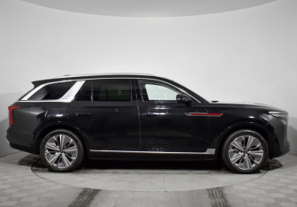 Подержанный автомобиль Hongqi E-HS9 2021 года (4 фото)
