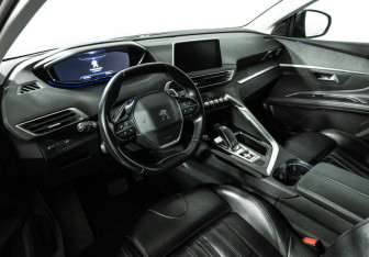 Подержанный автомобиль Peugeot 5008 Suv 2019 года (11 фото)