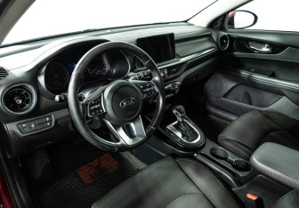 Подержанный автомобиль Kia Cerato Sedan 2019 года (11 фото)