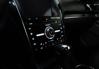 Подержанный автомобиль Ford Explorer 2018 года (18 фото)
