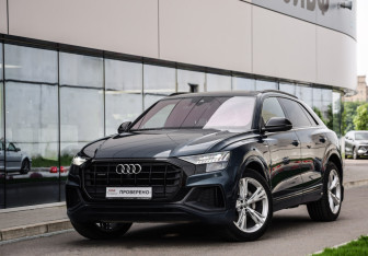 Подержанный автомобиль Audi Q8 2019 года (39 фото)