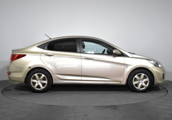 Подержанный автомобиль Hyundai Solaris Sedan 2013 года (4 фото)