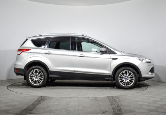 Подержанный автомобиль Ford Kuga 2015 года (4 фото)