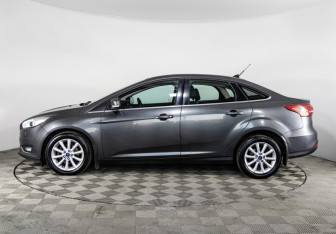 Подержанный автомобиль Ford Focus Sedan 2017 года (8 фото)