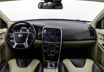 Подержанный автомобиль Volvo XC60 2012 года (10 фото)