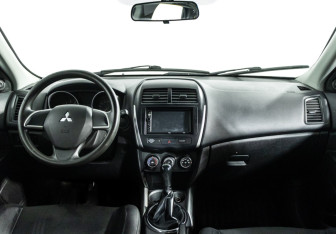 Подержанный автомобиль Mitsubishi ASX 2013 года (13 фото)