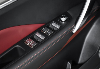 Подержанный автомобиль Geely Coolray 2023 года (10 фото)