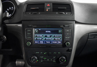 Подержанный автомобиль Skoda Yeti 2014 года (17 фото)