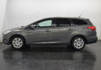 Подержанный автомобиль Ford Focus Wagon 2015 года (7 фото)