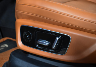 Подержанный автомобиль LiXiang L9 2023 года (10 фото)