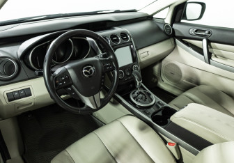Подержанный автомобиль Mazda CX-7 2011 года (11 фото)