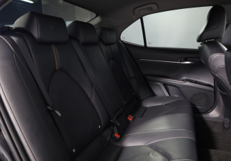 Подержанный автомобиль Toyota Camry Sedan 2021 года (10 фото)