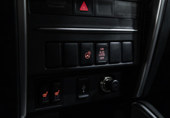 Подержанный автомобиль Mitsubishi L200 2021 года (24 фото)