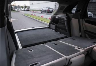 Подержанный автомобиль Porsche Cayenne 2019 года (33 фото)