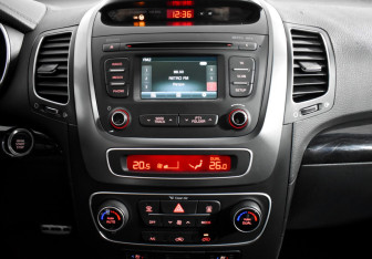 Подержанный автомобиль Kia Sorento 2017 года (16 фото)