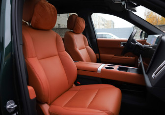 Подержанный автомобиль LiXiang L9 2023 года (13 фото)