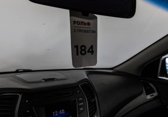 Подержанный автомобиль Hyundai Santa Fe 2012 года (23 фото)