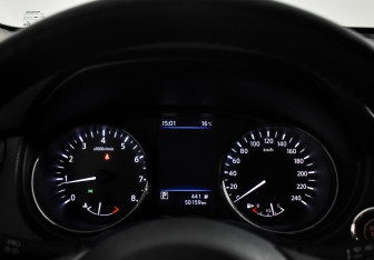 Подержанный автомобиль Nissan X-Trail 2021 года (18 фото)