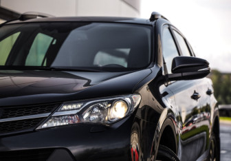 Подержанный автомобиль Toyota RAV4 2015 года (2 фото)