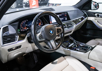 Подержанный автомобиль BMW X5 2019 года (18 фото)