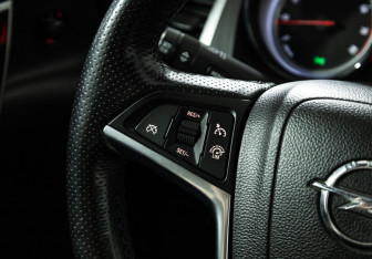 Подержанный автомобиль Opel Astra Hatchback 2013 года (16 фото)