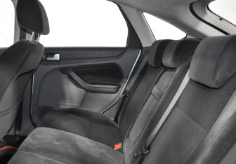 Подержанный автомобиль Ford Focus Hatchback 2006 года (11 фото)