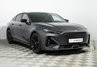 Подержанный автомобиль Changan UNI-V 2023 года (3 фото)