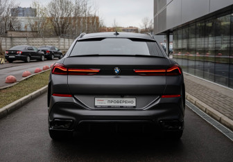 Подержанный автомобиль BMW X6 2022 года (5 фото)