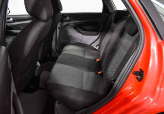 Подержанный автомобиль Ford Focus Hatchback 2010 года (11 фото)