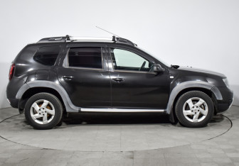 Подержанный автомобиль Renault Duster 2016 года (4 фото)