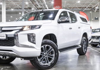 Подержанный автомобиль Mitsubishi L200 2021 года (4 фото)