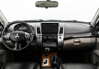 Подержанный автомобиль Mitsubishi Pajero Sport 2008 года (10 фото)