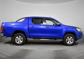Подержанный автомобиль Toyota Hilux 2015 года (4 фото)