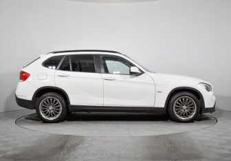 Подержанный автомобиль BMW X1 2011 года (4 фото)