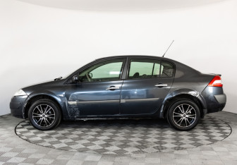 Подержанный автомобиль Renault Megane Sedan 2005 года (8 фото)