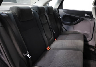 Подержанный автомобиль Ford Focus Sedan 2009 года (19 фото)