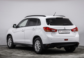 Подержанный автомобиль Mitsubishi ASX 2013 года (7 фото)