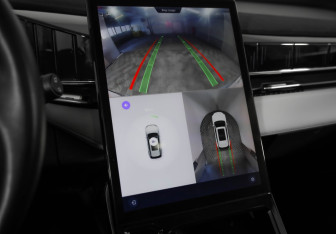 Подержанный автомобиль Geely Atlas 2023 года (15 фото)