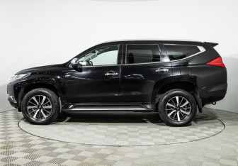 Подержанный автомобиль Mitsubishi Pajero Sport 2017 года (8 фото)