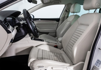 Подержанный автомобиль Volkswagen Passat Wagon 2019 года (21 фото)