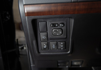 Подержанный автомобиль Toyota Land Cruiser Prado 2015 года (19 фото)