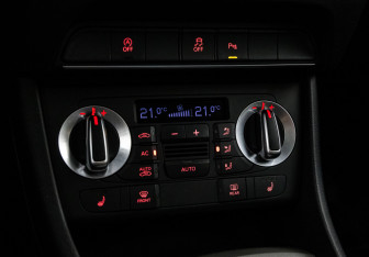 Подержанный автомобиль Audi Q3 2012 года (15 фото)
