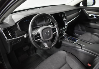 Подержанный автомобиль Volvo V90 Cross Country 2019 года (9 фото)