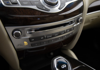 Подержанный автомобиль Infiniti QX60 2017 года (17 фото)