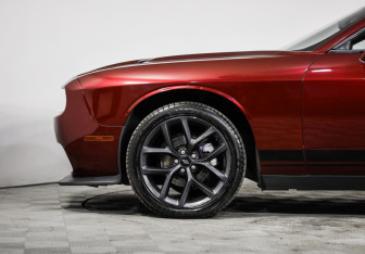Подержанный автомобиль Dodge Challenger 2019 года (9 фото)