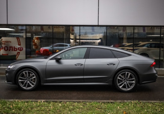 Подержанный автомобиль Audi A7 2018 года (8 фото)