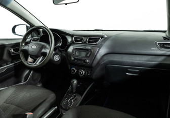Подержанный автомобиль Kia Rio Sedan 2014 года (9 фото)